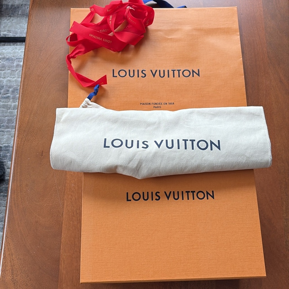 Louis Vuitton Alma BB like new giftable condition - Picture 7 of 16